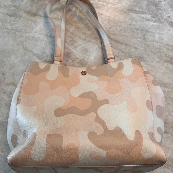 Dagne Dover medium Allyn Bag in pink camo - Picture 1 of 4